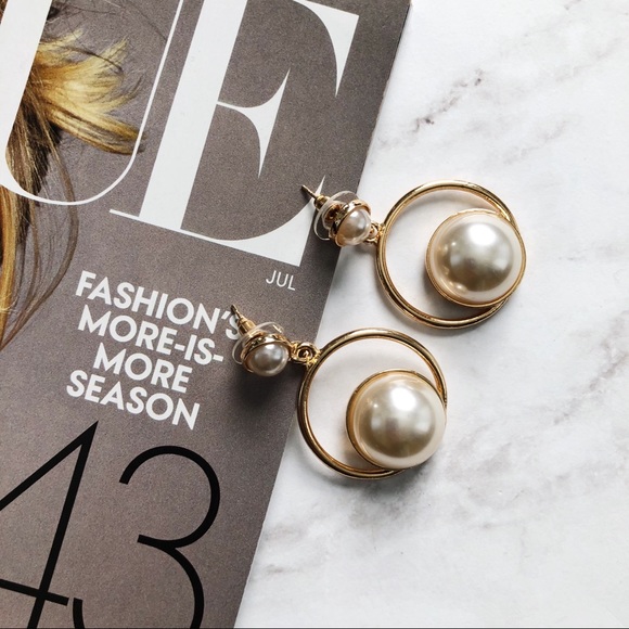 ☆ gold faux pearl hoop earrings ☆ - Picture 2 of 3